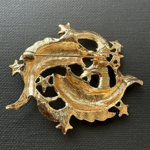 Elegant Blue and Green Brooch with Gold Accents - Picture 4 of 4